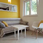 Angelus Apartment